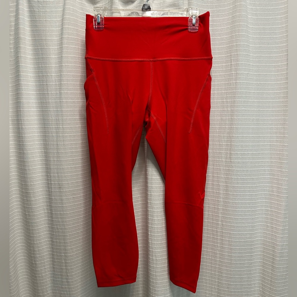 Lululemon WunderTrains 25in with pockets, hot heat